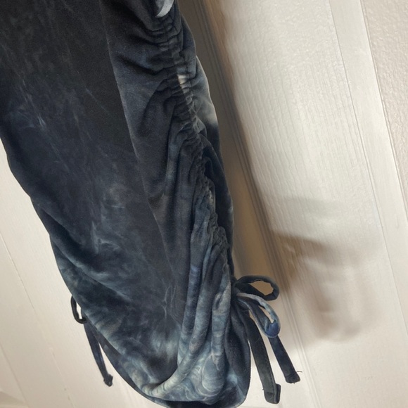 Tie dye shirt with straps on the side. - Picture 3 of 4